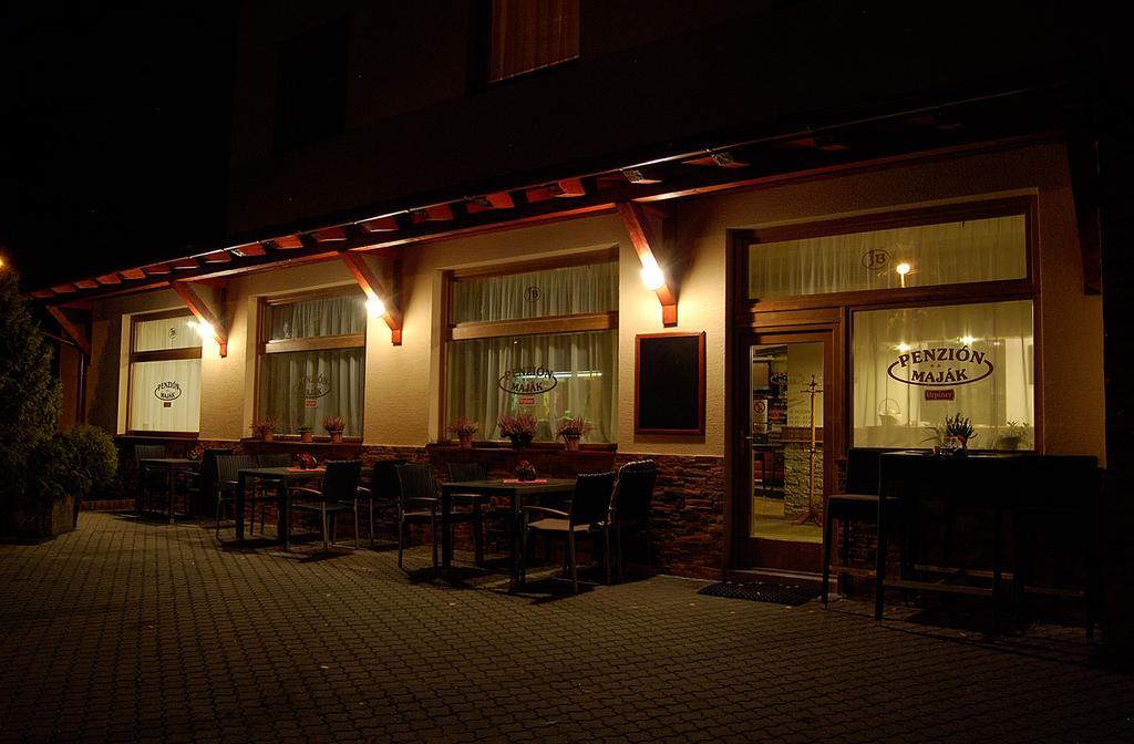 Penzion Majak Banská Bystrica Dış mekan fotoğraf